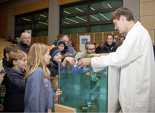 Kinder-Uni "Warum schwimmt ein Schiff?"